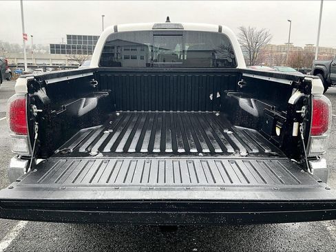 Used 2021 Toyota Tacoma TRD Off-Road image 32