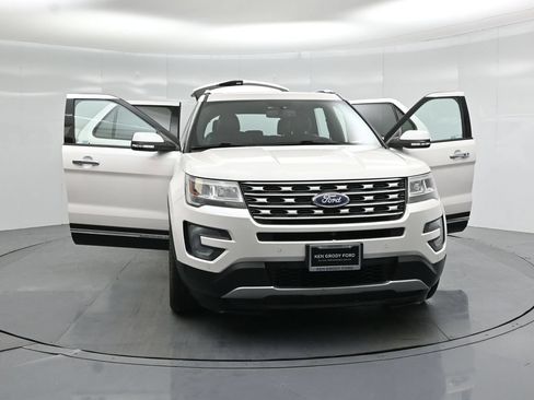 Certified 2017 Ford Explorer Limited FWD image 31
