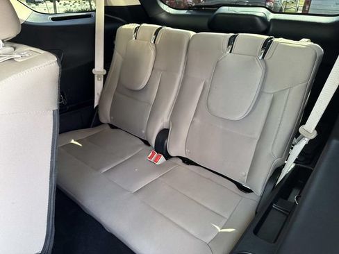 Certified 2023 Ford Explorer 4WD image 33
