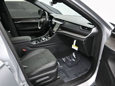 New 2026 Jeep Grand Cherokee L L LAREDO ALTITUDE 4X4 image 29