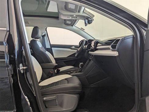 Certified 2025 Volkswagen Taos SEL image 18