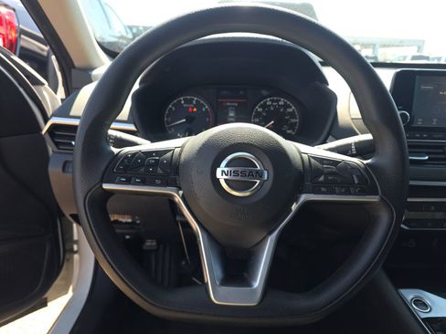 Used 2022 Nissan Altima 2.5 S FWD image 17