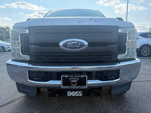 Used 2017 Ford F250 XL w/ XL Decor Group AWD/4WD image 4
