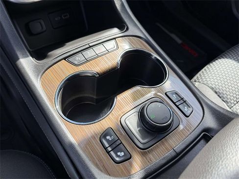 Certified 2023 GMC Acadia SLE w/ Driver Convenience Package image 16