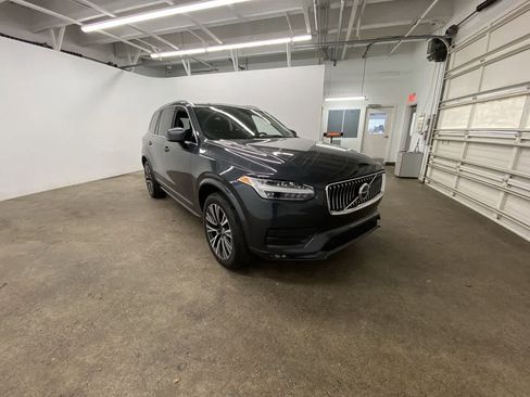 Used 2022 Volvo XC90 T5 Momentum image 8