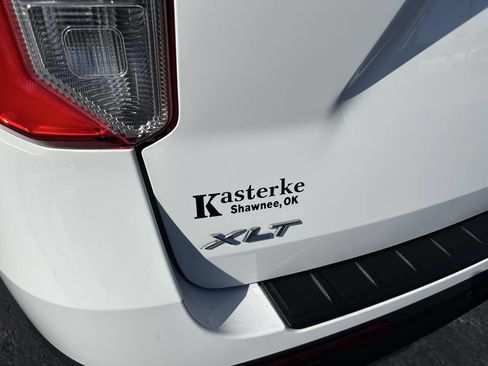 Used 2022 Ford Explorer XLT w/ Equipment Group 202A image 9