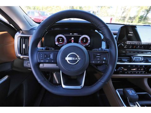 Used 2025 Nissan Pathfinder Platinum w/ Cargo Package image 14