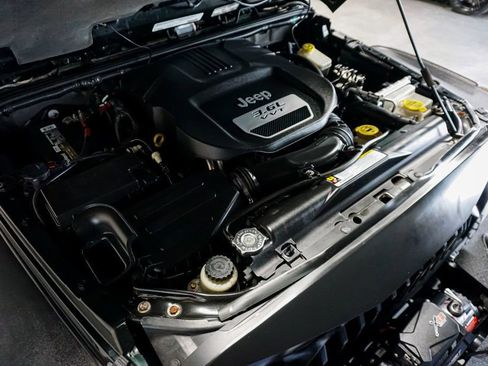 Used 2012 Jeep Wrangler Unlimited Sahara w/ Connectivity Group image 93