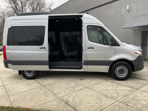 Used 2024 Mercedes-Benz Sprinter 2500 image 6