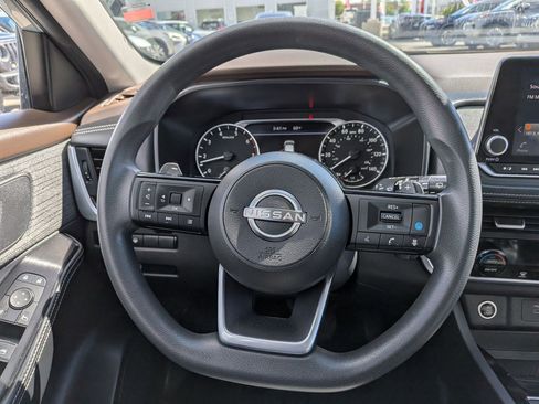 Used 2023 Nissan Rogue SV image 18