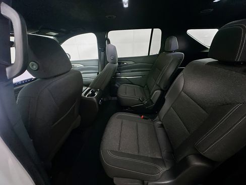 Used 2025 Chevrolet Traverse LT image 28