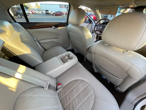 Used 2011 Buick Lucerne Super image 29