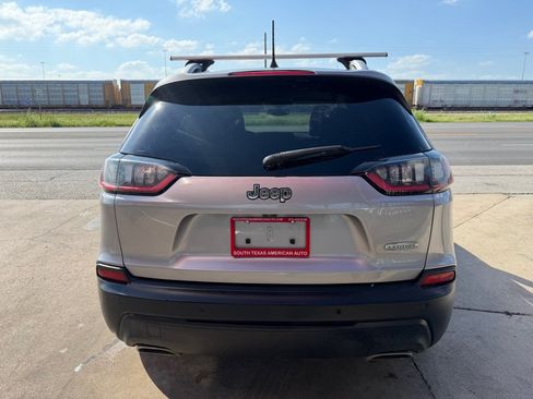 Used 2019 Jeep Cherokee Latitude Plus w/ Comfort/Convenience Group FWD image 33