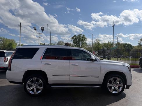 Used 2019 Cadillac Escalade Luxury AWD/4WD image 4
