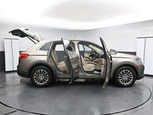 Used 2018 Lincoln MKX Select FWD image 37