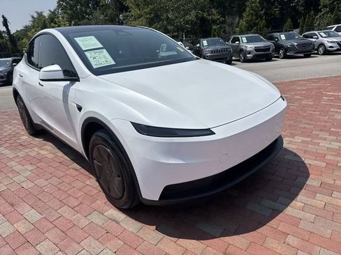 Used 2026 Tesla Model Y 2WD image 38