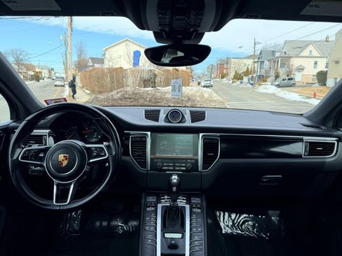 Used 2017 Porsche Macan image 34