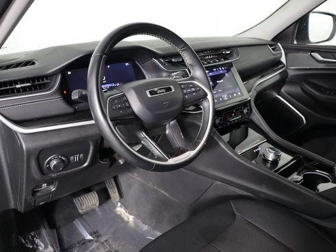 Used 2022 Jeep Grand Cherokee L Laredo w/ Luxury Tech Group I AWD/4WD image 25