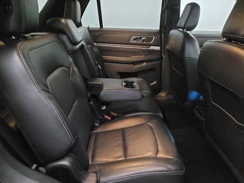 Used 2018 Ford Explorer Limited image 19