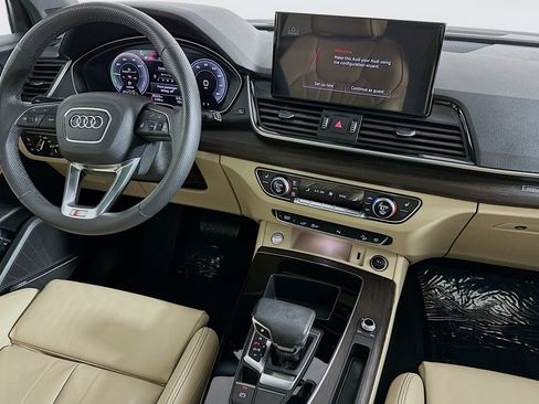 Used 2024 Audi Q5 e Premium Plus w/ Premium Plus Package AWD/4WD image 6