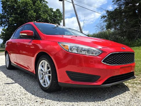 Used 2016 Ford Focus SE w/ SE Cold Weather Package FWD image 11