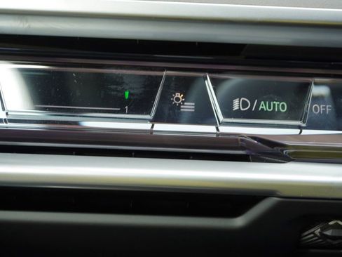 Used 2024 BMW i7 xDrive60 AWD/4WD image 14