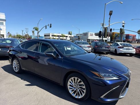 Used 2021 Lexus ES 300h w/ Accessory Package FWD image 7
