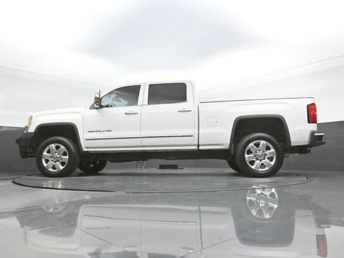 Used 2015 GMC Sierra 2500 Denali w/ Duramax Plus Package AWD/4WD image 42