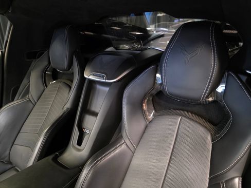 Used 2022 Chevrolet Corvette Stingray Premium Cpe w/ Z51 Performance Package RWD image 21