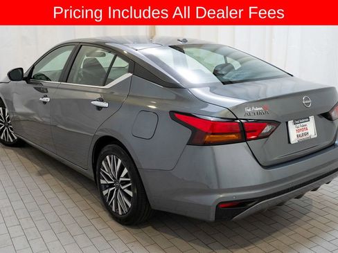 Used 2025 Nissan Altima 2.5 SV FWD image 3