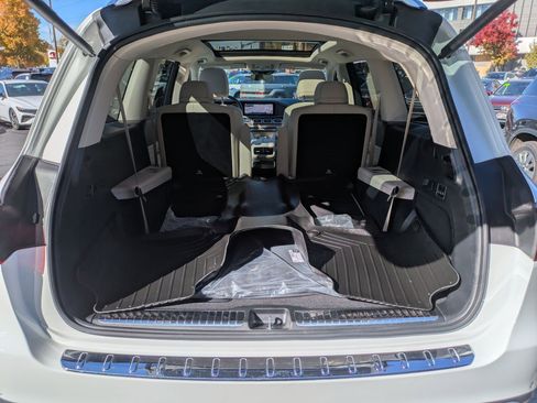 Used 2024 Mercedes-Benz GLS 450 4MATIC image 34