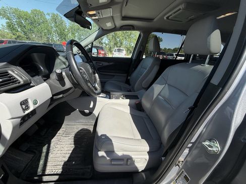 Used 2016 Honda Pilot Touring image 25