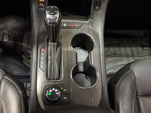 Used 2018 GMC Acadia SLT image 32