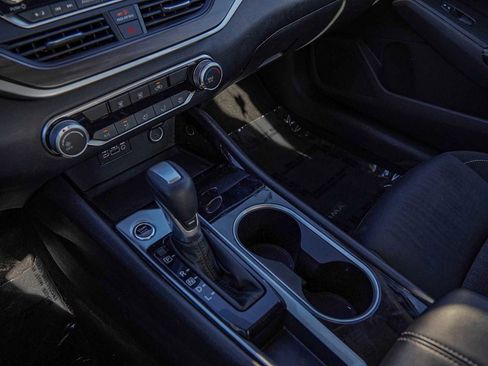 Used 2024 Nissan Altima 2.5 SV image 18