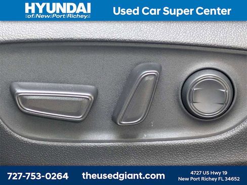 Used 2024 Toyota Highlander LE image 26