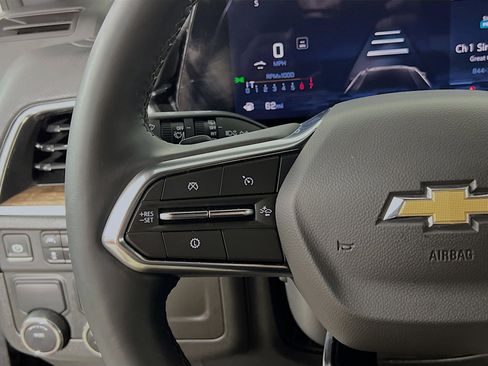 Used 2025 Chevrolet Suburban High Country image 19