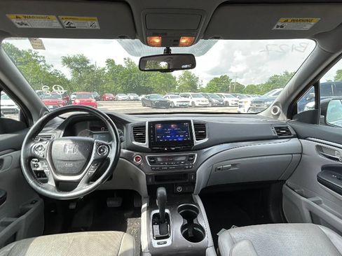 Used 2017 Honda Ridgeline RTL-T image 2