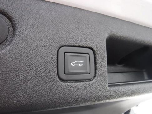 Used 2023 Chevrolet Equinox RS image 19