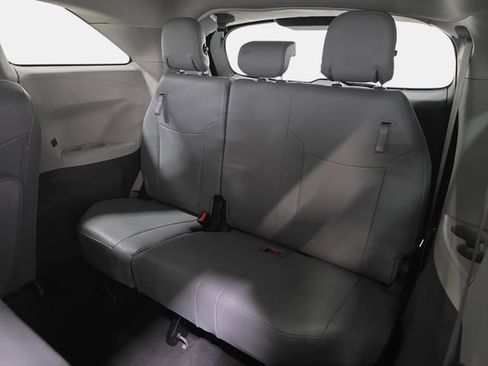 Certified 2024 Toyota Sienna XLE FWD image 34
