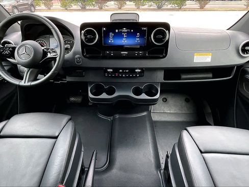 Used 2025 Mercedes-Benz Sprinter 2500 image 16