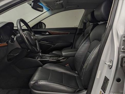 Used 2017 Kia Cadenza Premium w/ Luxury Package image 13