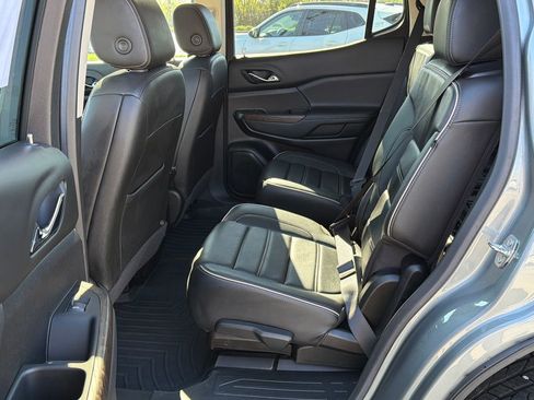 Used 2023 GMC Acadia Denali w/ Denali Ultimate Package AWD/4WD image 28