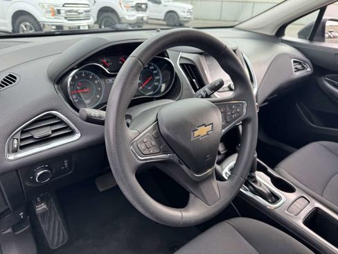 Used 2017 Chevrolet Cruze LT w/ Convenience Package image 25