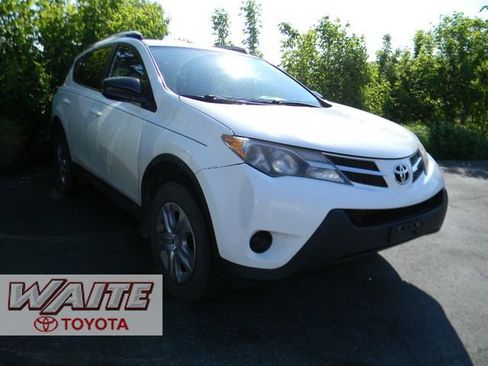 Used 2015 Toyota RAV4 LE AWD/4WD image 1