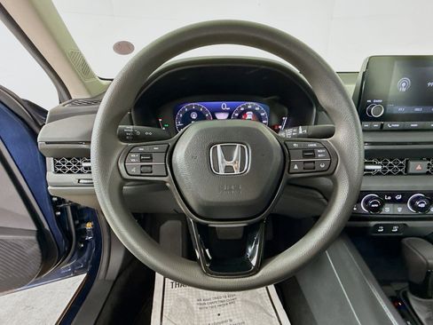 Certified 2025 Honda Accord SE image 9