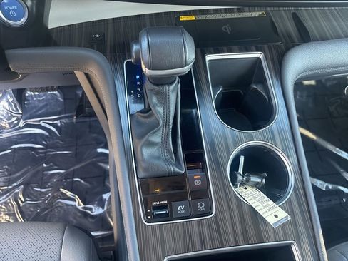 Used 2024 Toyota Sienna Limited AWD/4WD image 34