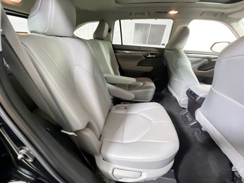 Used 2023 Toyota Highlander Platinum AWD/4WD image 27