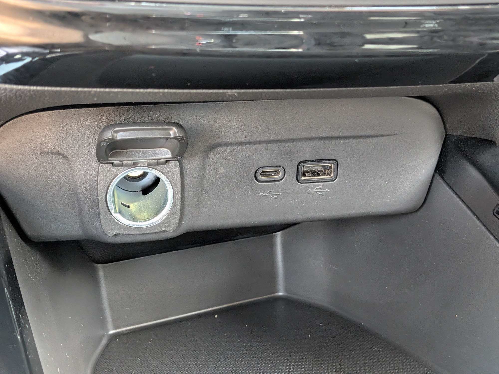 Used 2025 Chevrolet Trax LT FWD image 21