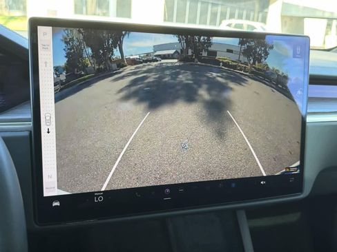Used 2023 Tesla Model X image 18
