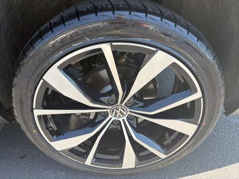 Used 2024 Volkswagen Atlas SEL Premium R-Line AWD/4WD image 34